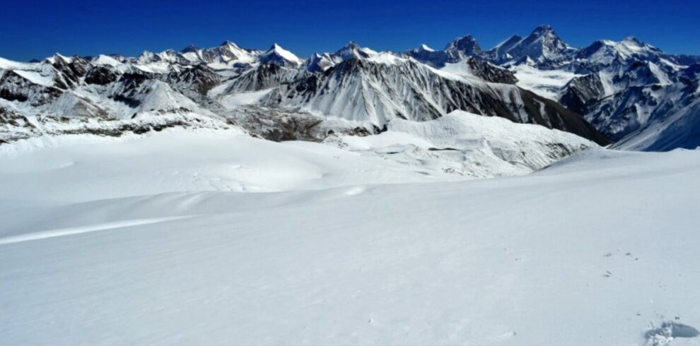 Kalindi Khal Trek glacier crossing at 5940m high altitude pass between Gangotri and Badrinath Uttarakhand Himalaya