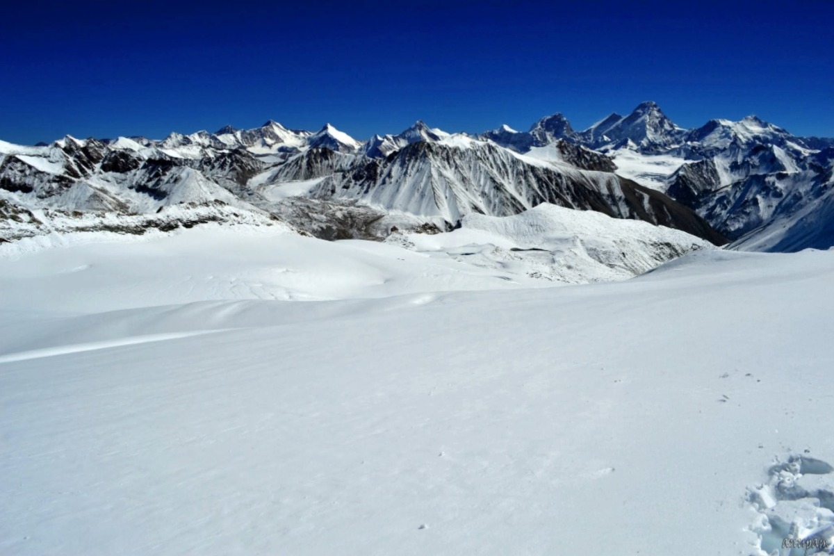 Kalindi Khal Trek glacier crossing at 5940m high altitude pass between Gangotri and Badrinath Uttarakhand Himalaya