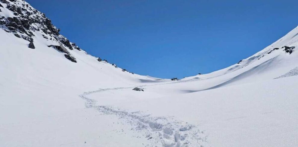 Mayali Pass Trek glacier crossing at 5000m in Uttarakhand Himalaya