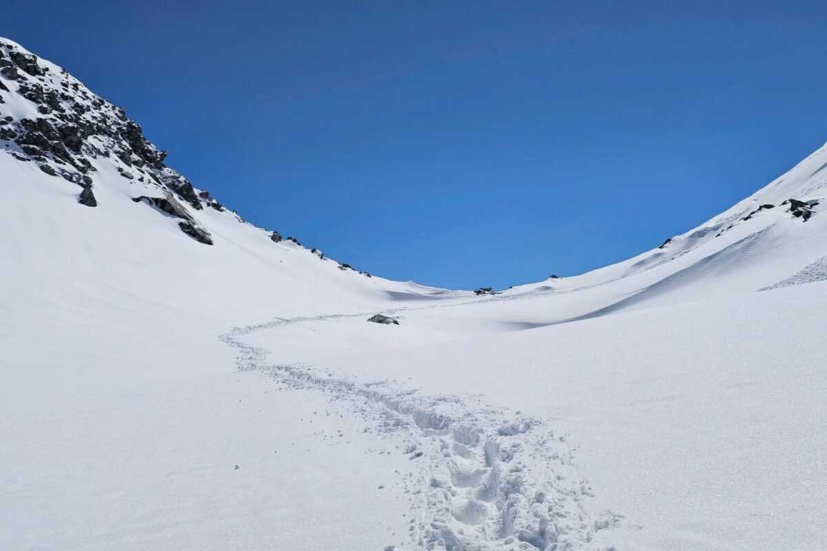 Mayali Pass Trek glacier crossing at 5000m in Uttarakhand Himalaya