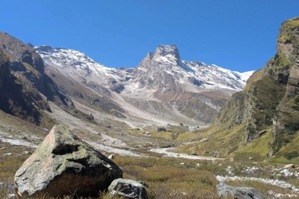 Bankatiya Base Camp trek in Munsiyari Kumaon Uttarakhand with Himalayan peaks