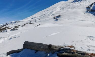 Gulabi Kantha Trek summit view in Garhwal Uttarakhand with panoramic Himalayan peaks