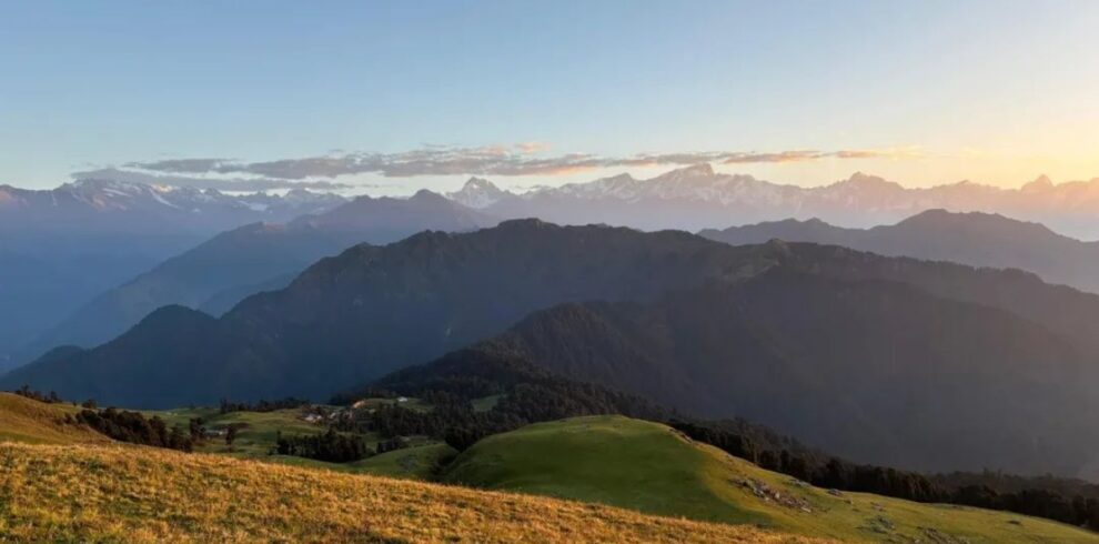 Panwali Kantha Trek meadows with 360 degree Himalayan views in Garhwal Uttarakhand