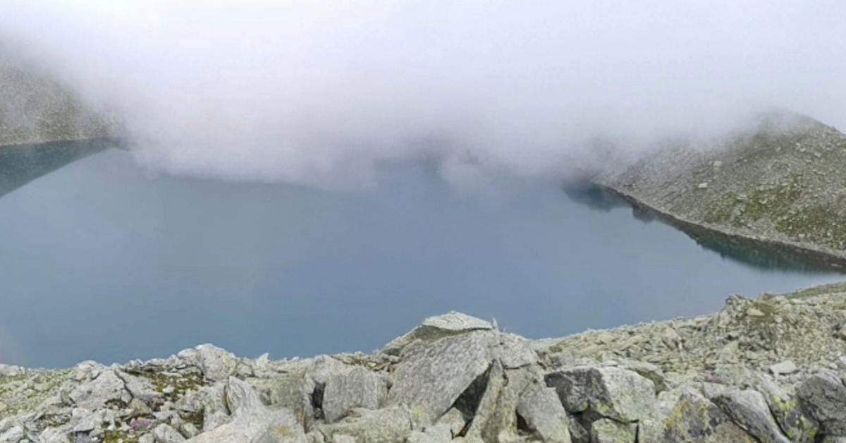 Sahastra Tal Trek in September autumn Himalayan landscape