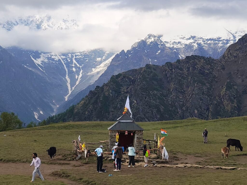 Budha Madhmaheshwar viewpoint with Chaukhamba Peak view during Madhmaheshwar Trek Uttarakhand