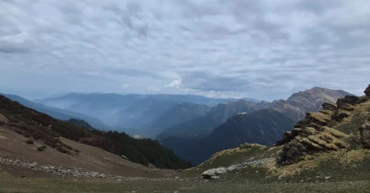 Rupin Supin Trek trail through beautiful Himalayan valleys, forests and meadows in Uttarakhand
